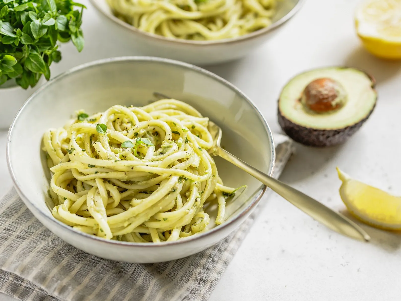 Pasta With Avocado And Greek Basil Sauce In A Cera TF5RDX6