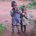 19- Children love mangoes!