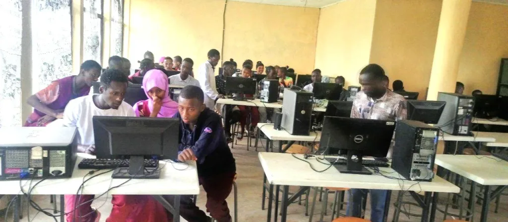 2 demeka hs students in computer class