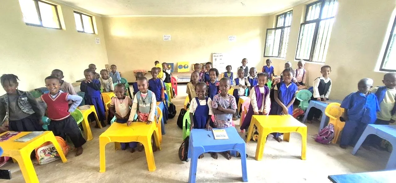 # 2 demeka kg students in class