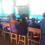 4 doko mesho hs students in computer class