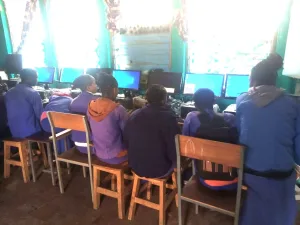 4 doko mesho hs students in computer class