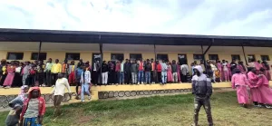 Inauguration du nouveau bâtiment scolaire de Tulla 13 community and students